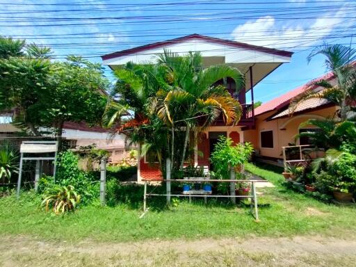 2,404 Sqm., 3 Beds, 2 Baths House listed for ฿ 4,031,000.