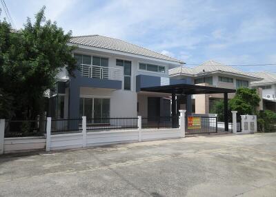 240 Sqm., 3 Beds, 2 Baths House listed for ฿ 3,913,000.