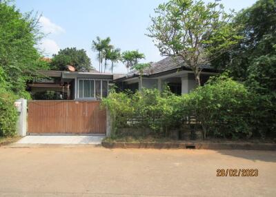 420 Sqm., 3 Beds, 2 Baths House listed for ฿ 3,885,000.