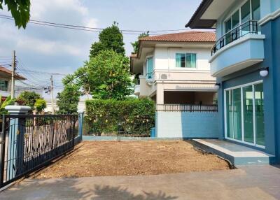 212 Sqm., 3 Beds, 2 Baths House listed for ฿ 3,833,000.