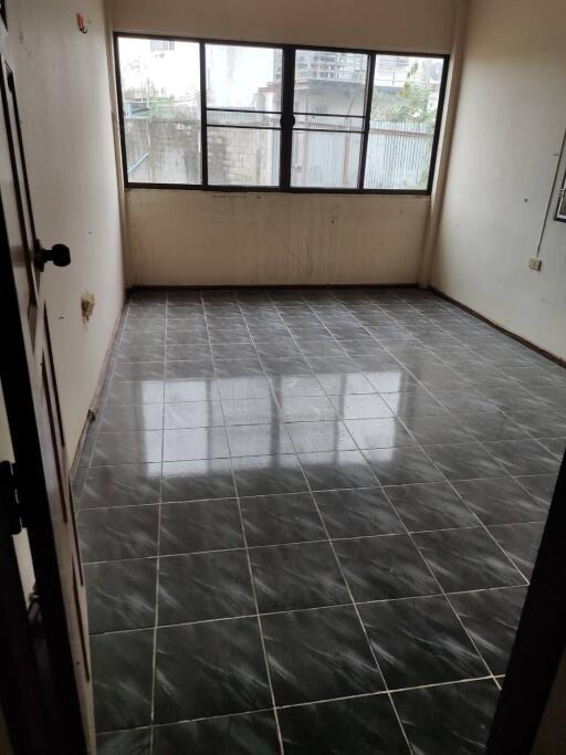 690 Sqm., 3 Beds, 1 Bath House listed for ฿ 3,709,000.
