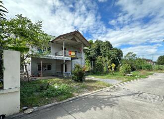 800 Sqm., 5 Beds, 2 Baths House listed for ฿ 3,682,000.