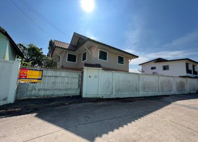 342 Sqm., 1 Bed, 1 Bath House listed for ฿ 2,800,000.