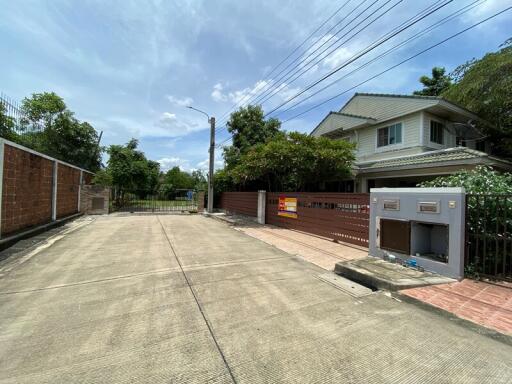 228 Sqm., 3 Beds, 3 Baths House listed for ฿ 3,675,000.