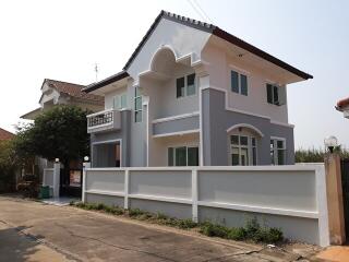208 Sqm., 3 Beds, 2 Baths House listed for ฿ 3,675,000.