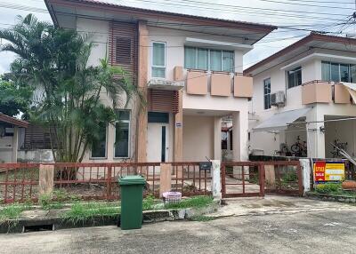 244 Sqm., 3 Beds, 2 Baths House listed for ฿ 3,675,000.