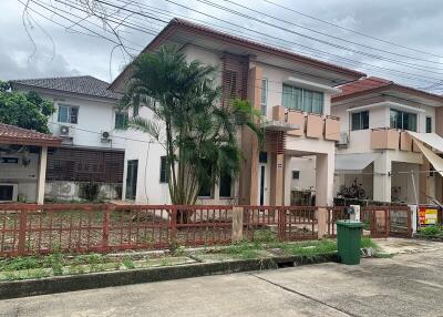 244 Sqm., 3 Beds, 2 Baths House listed for ฿ 3,675,000.