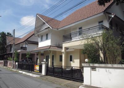 294 Sqm., 3 Beds, 4 Baths House listed for ฿ 3,675,000.