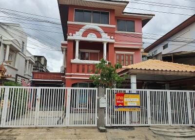 204 Sqm., 1 Bed, 1 Bath House listed for ฿ 3,675,000.