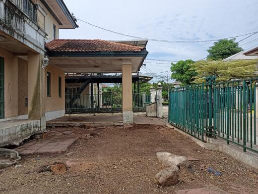 305 Sqm., 3 Beds, 2 Baths House listed for ฿ 3,675,000.