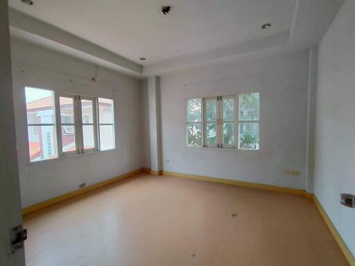200 Sqm., 3 Beds, 2 Baths House listed for ฿ 2,900,000.