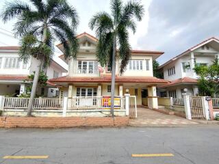 200 Sqm., 3 Beds, 2 Baths House listed for ฿ 2,900,000.