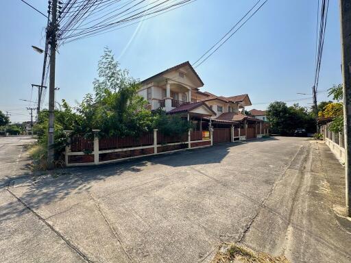 272 Sqm., 4 Beds, 3 Baths House listed for ฿ 3,570,000.