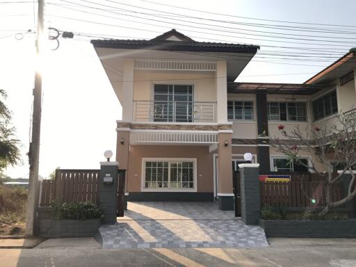 182 Sqm., 3 Beds, 1 Bath House listed for ฿ 3,200,000.