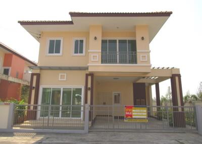 267 Sqm., 3 Beds, 1 Bath House listed for ฿ 3,520,000.