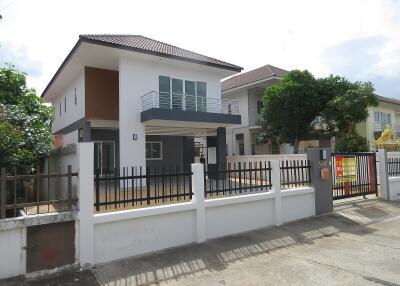 300 Sqm., 2 Beds, 2 Baths House listed for ฿ 3,465,000.
