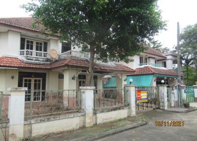 240 Sqm., 3 Beds, 3 Baths House listed for ฿ 2,600,000.