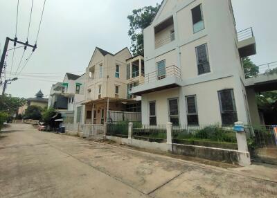 148 Sqm., 1 Bed, 1 Bath House listed for ฿ 3,360,000.
