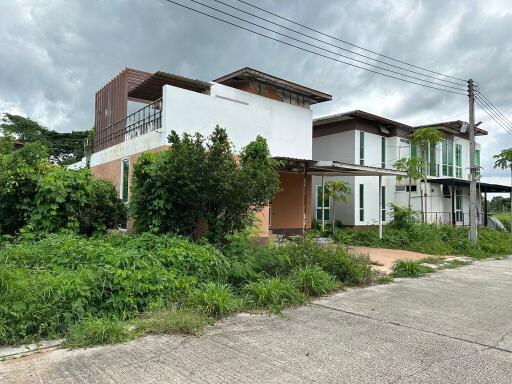 652 Sqm., 2 Beds, 2 Baths House listed for ฿ 3,280,000.
