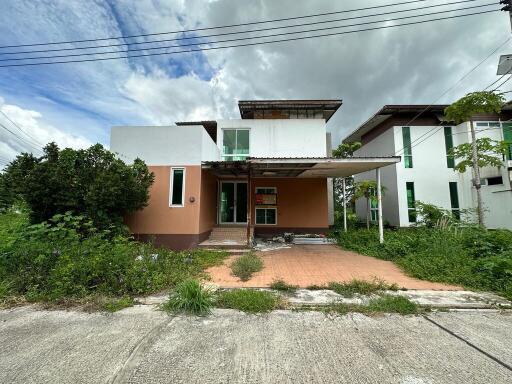 652 Sqm., 2 Beds, 2 Baths House listed for ฿ 3,280,000.