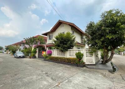 200 Sqm., 3 Beds, 3 Baths House listed for ฿ 3,255,000.