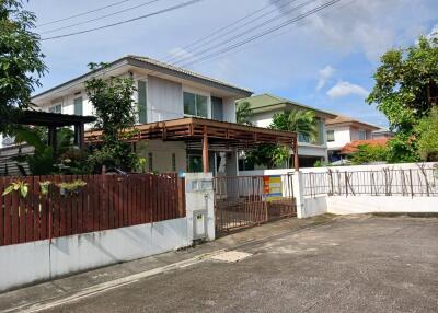 218 Sqm., 3 Beds, 2 Baths House listed for ฿ 3,255,000.