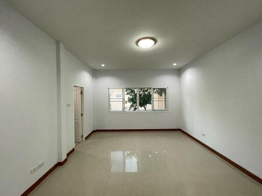 415 Sqm., 3 Beds, 1 Bath House listed for ฿ 3,255,000.