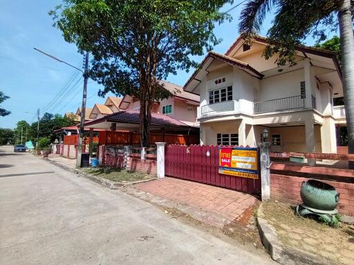 240 Sqm., 3 Beds, 3 Baths House listed for ฿ 2,940,000.