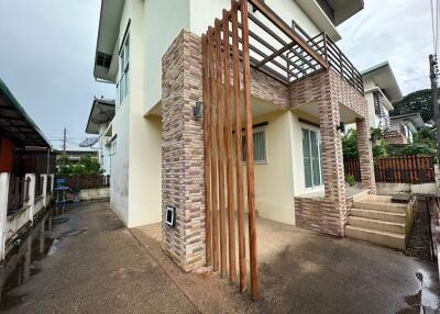 210 Sqm., 4 Beds, 2 Baths House listed for ฿ 2,940,000.