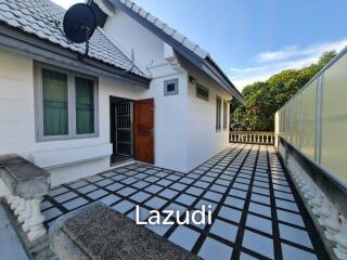 Renovated 4 Bedroom House Only 300m To The Beach