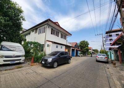 204 Sqm., 1 Bed, 1 Bath House listed for ฿ 2,883,000.