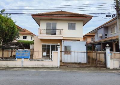 200 Sqm., 1 Bed, 1 Bath House listed for ฿ 2,565,000.