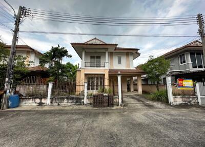 210 Sqm., 3 Beds, 2 Baths House listed for ฿ 2,565,000.