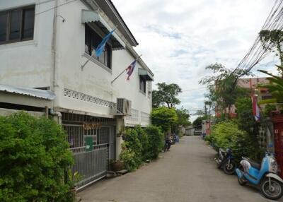 200 Sqm., 1 Bed, 1 Bath House listed for ฿ 2,502,000.