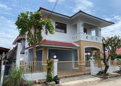 200 Sqm., 3 Beds, 3 Baths House listed for ฿ 2,678,000.