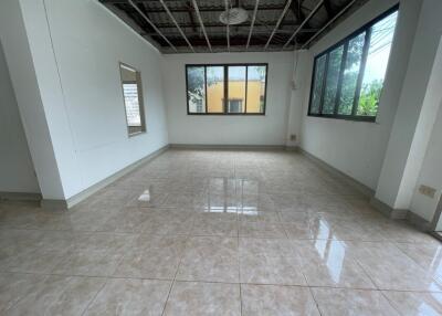 273 Sqm., 2 Beds, 1 Bath House listed for ฿ 2,375,000.