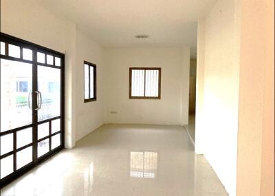 272 Sqm., 3 Beds, 1 Bath House listed for ฿ 2,375,000.