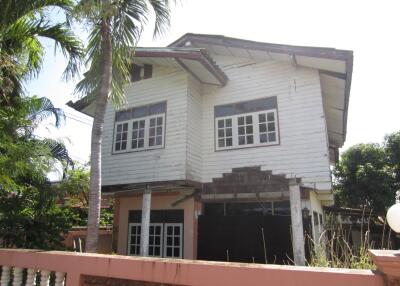 720 Sqm., 3 Beds, 1 Bath House listed for ฿ 2,601,000.
