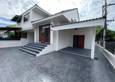 184 Sqm., 3 Beds, 2 Baths House listed for ฿ 2,596,000.