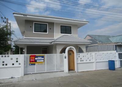 208 Sqm., 4 Beds, 2 Baths House listed for ฿ 2,583,000.