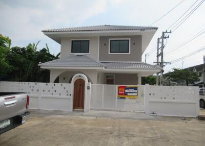 208 Sqm., 4 Beds, 2 Baths House listed for ฿ 2,583,000.