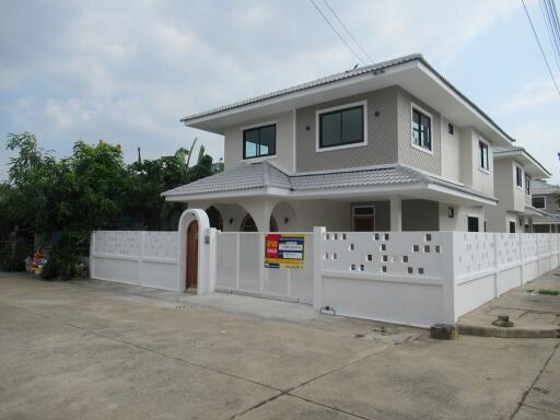 208 Sqm., 4 Beds, 2 Baths House listed for ฿ 2,583,000.