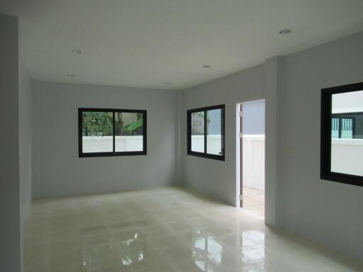 208 Sqm., 4 Beds, 2 Baths House listed for ฿ 2,583,000.