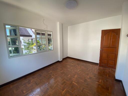 212 Sqm., 3 Beds, 1 Bath House listed for ฿ 2,573,000.