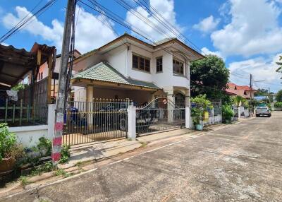 240 Sqm., 3 Beds, 2 Baths House listed for ฿ 2,573,000.