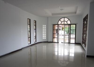 285 Sqm., 3 Beds, 2 Baths House listed for ฿ 2,328,000.