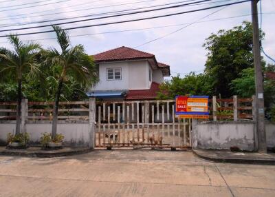 274 Sqm., 3 Beds, 2 Baths House listed for ฿ 2,280,000.