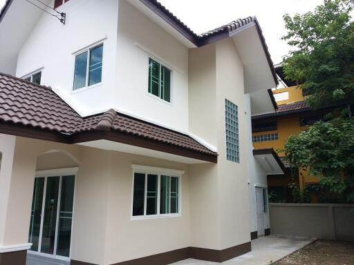 208 Sqm., 1 Bed, 1 Bath House listed for ฿ 2,415,000.