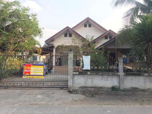 460 Sqm., 2 Beds, 1 Bath House listed for ฿ 2,150,000.