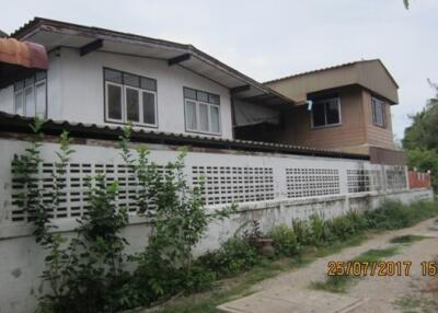 564 Sqm., 4 Beds, 1 Bath House listed for ฿ 2,049,000.